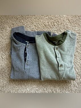 UNTUCKit Men's thick Henley Button-Front Shirts in Gray and Olive